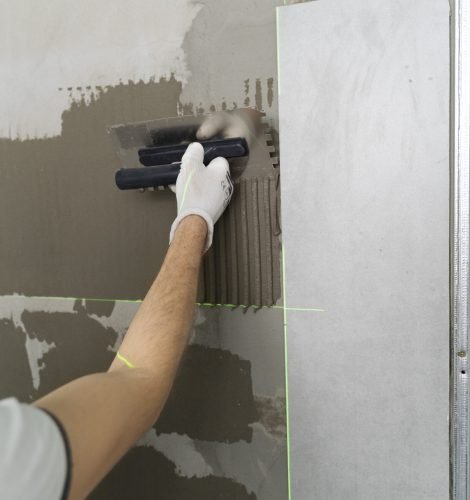 tiler-working-renovation-apartment (1)